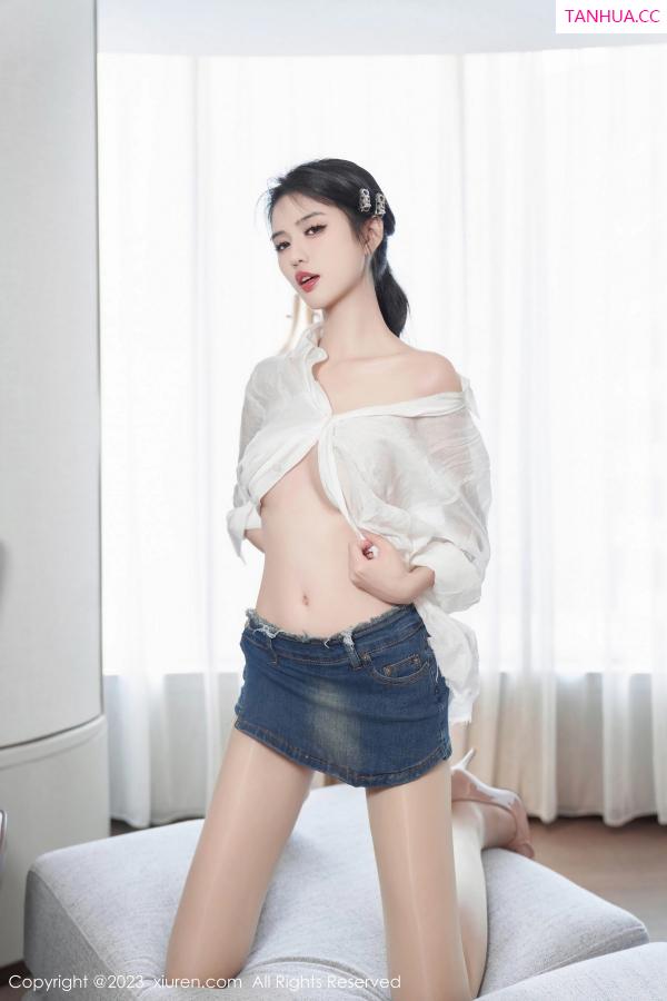 李浅浅  [XiuRen]高清写真图 2023.11.15 No.7667 浅浅Danny 短裙美腿第15张图片